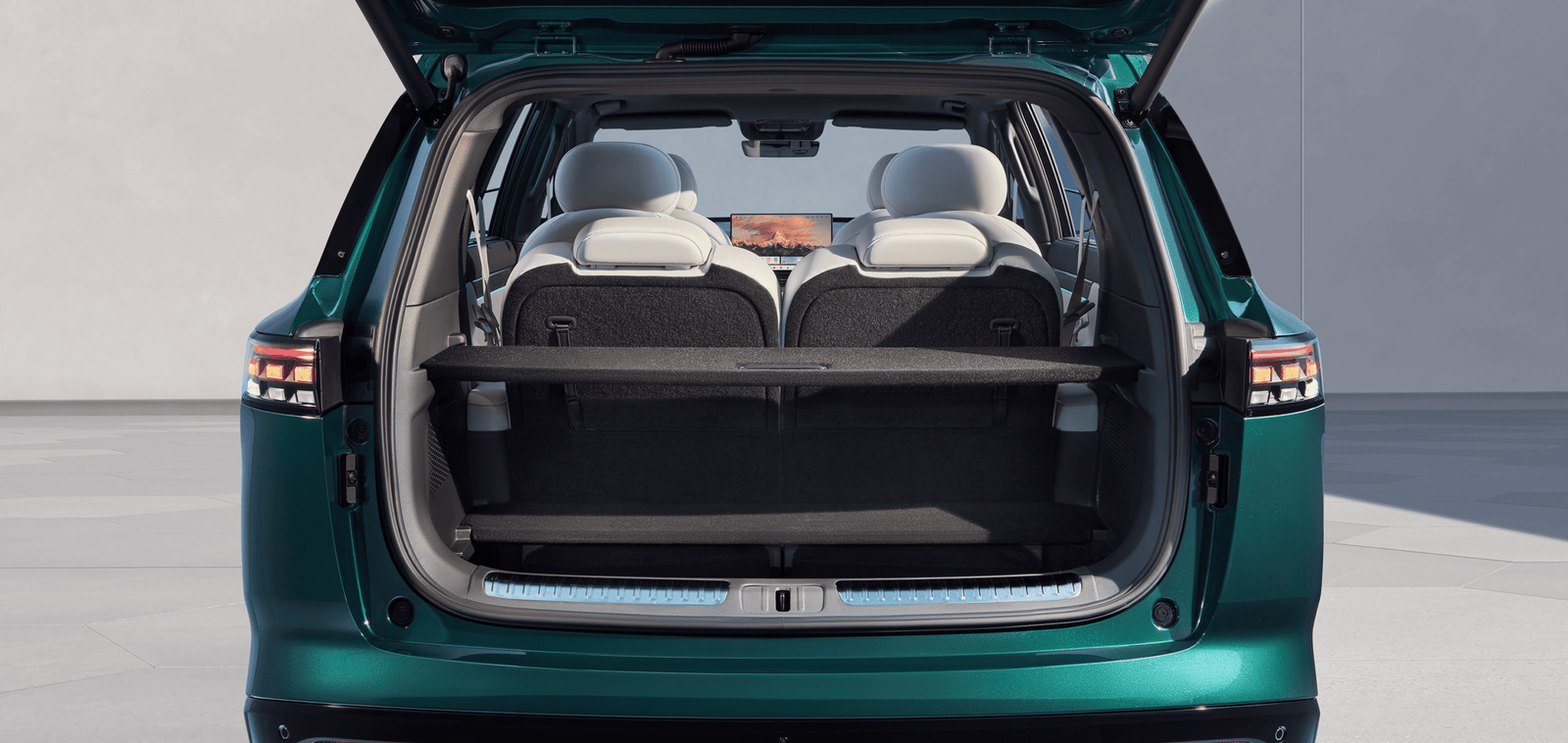 Magic trunk yipai 008 electric car